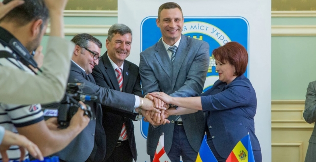 Виталий Кличко: В Киеве подписали меморандум между ассоциациями Украины, Грузии, Молдовы и Конгрессом местных и региональных властей Совета Европы