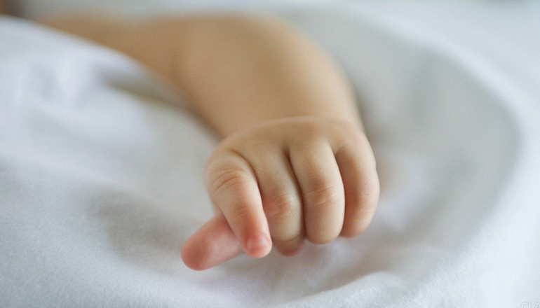 В Одесской области нашли умирающую новорождённую девочку