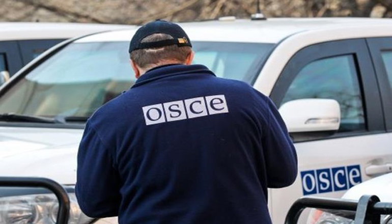 Наблюдатели ОБСЕ попали под обстрел на Донбассе