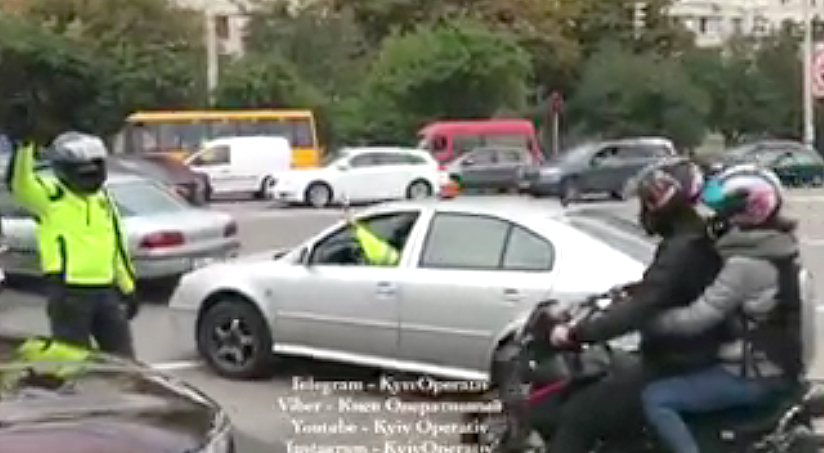 Украинцы пожаловались на «ряженных» полицейских на дорогах Киева. Видео