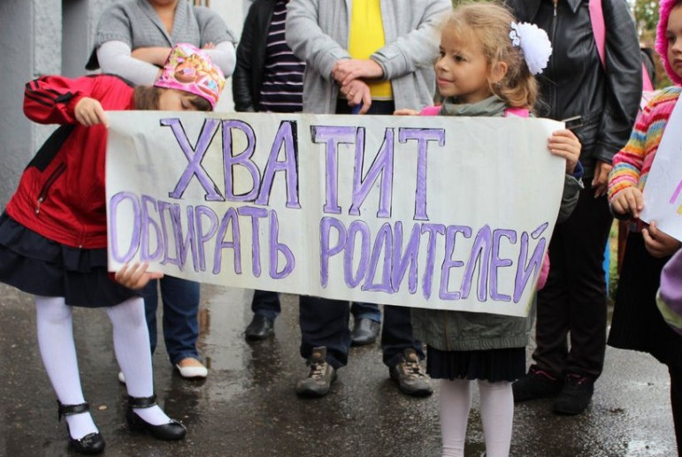 В школах Киева запретили собирать наличные деньги с родителей