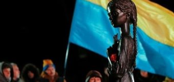 Нас хотели уничтожить: Петр Порошенко и Владимир Гройсман обратились к украинцам