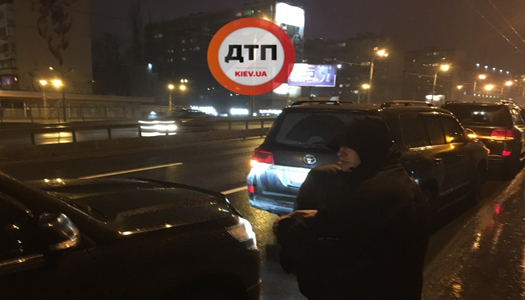 В Киеве один из участников ДТП напал на журналиста. Фото