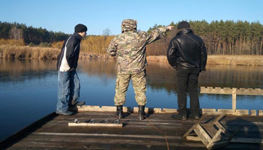 Подросток-беглец переплыл реку и мокрым дошел до Киева