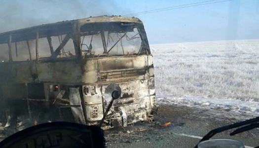 В Казахстане сгорел автобус с пассажирами, 52 погибших