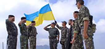 Порошенко выступил за повышение денежного обеспечения воинов минимум на 30%