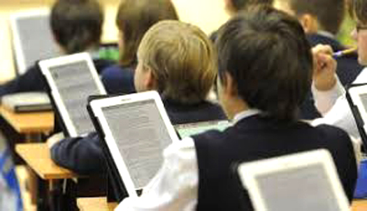 Осенью в украинских школах могут появиться е-учебники