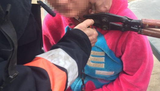 В Одессе отец приковал цепью наркозависимую дочь. Фото