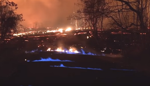 Земля на Гавайях горит синим пламенем. Видео