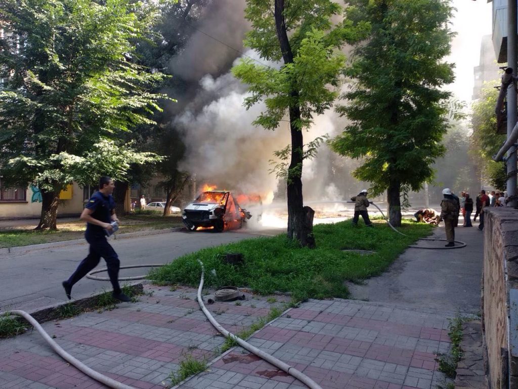 Взрыв машины депутата на Днепропетровщине: погибла собака. Фото