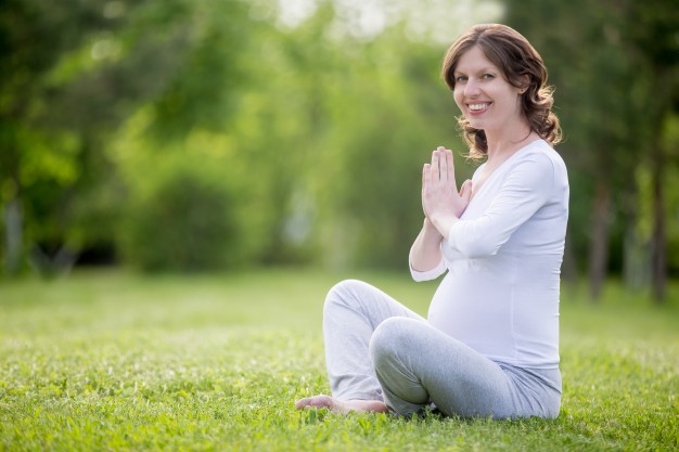 Медитация на траве наполняет человека здоровьем и энергией