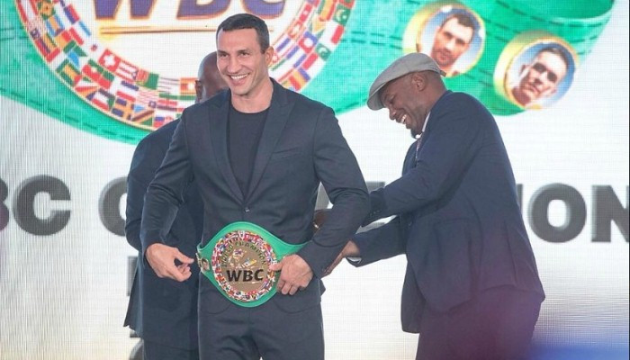 Владимир Кличко получил пояс почетного чемпиона WBC