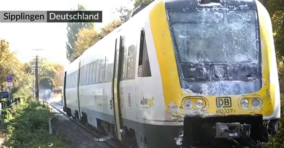 В Германии поезд столкнулся с грузовиком, 17 пострадавших