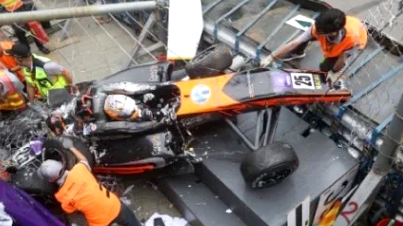 17-летняя гонщица попала в ДТП на гонках Формулы-3
