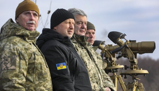 Петр Порошенко пообещал не продлевать военное положение