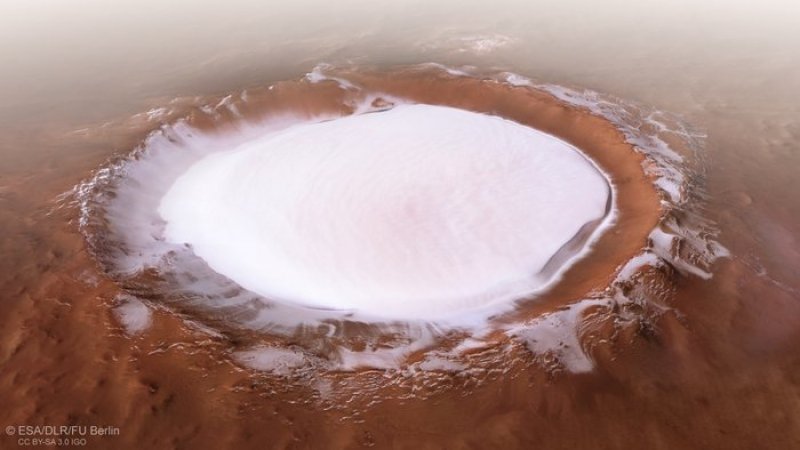 На Марсе обнаружено озеро замерзшей воды. Фото
