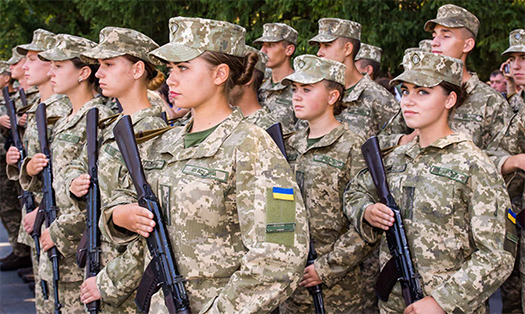 Около 70 украинок дослужились в ВСУ до звания полковника