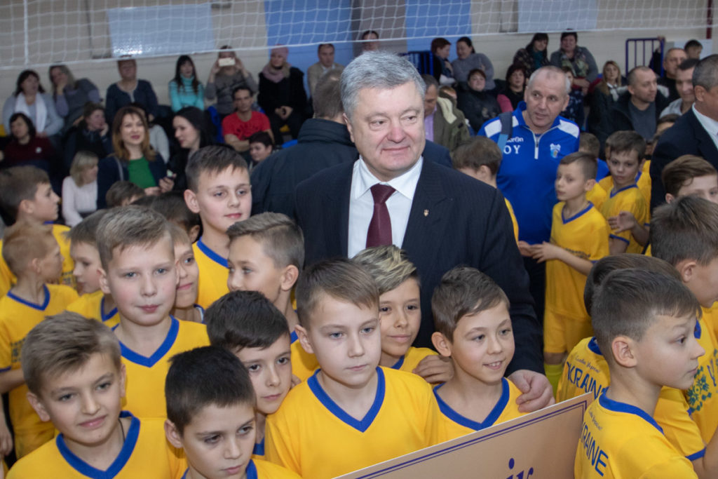 Петр Порошенко открыл под Днепром новый спортивный комплекс. Фото