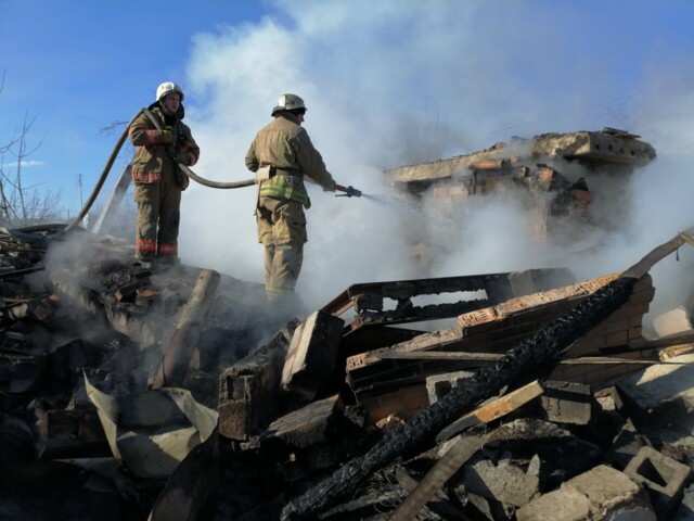 Обстрел на Донбассе: загорелся жилой дом