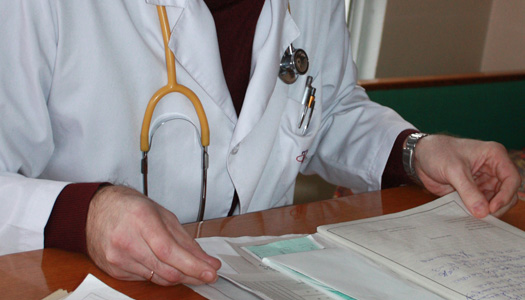 Зарплати сімейних лікарів в Україні зросли втричі