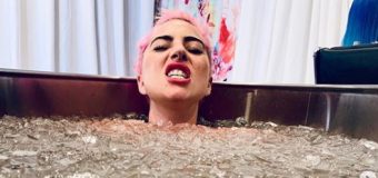 Леди Гага показала, как принимает ванну. Фото