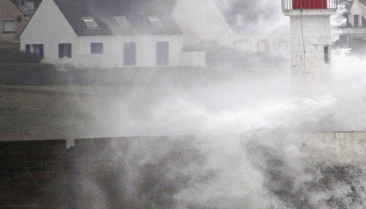 Во Франции ликвидируют последствия урагана