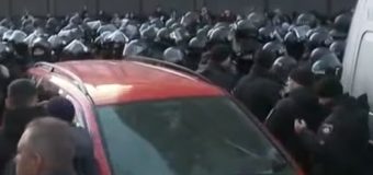 Возле Верховной рады начались столкновения с полицией. Видео