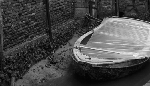 Из-за рекордных отливов каналы Венеции пересохли