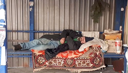 Бездомные в Украине «обживают» остановки и переходы метрополитенов