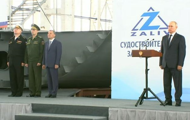 Путин в Крыму объявил о постройке кораблей-вертолетоносцев