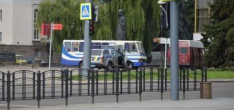 Луцкий террорист выбросил из автобуса гранату Ф-1. Видео